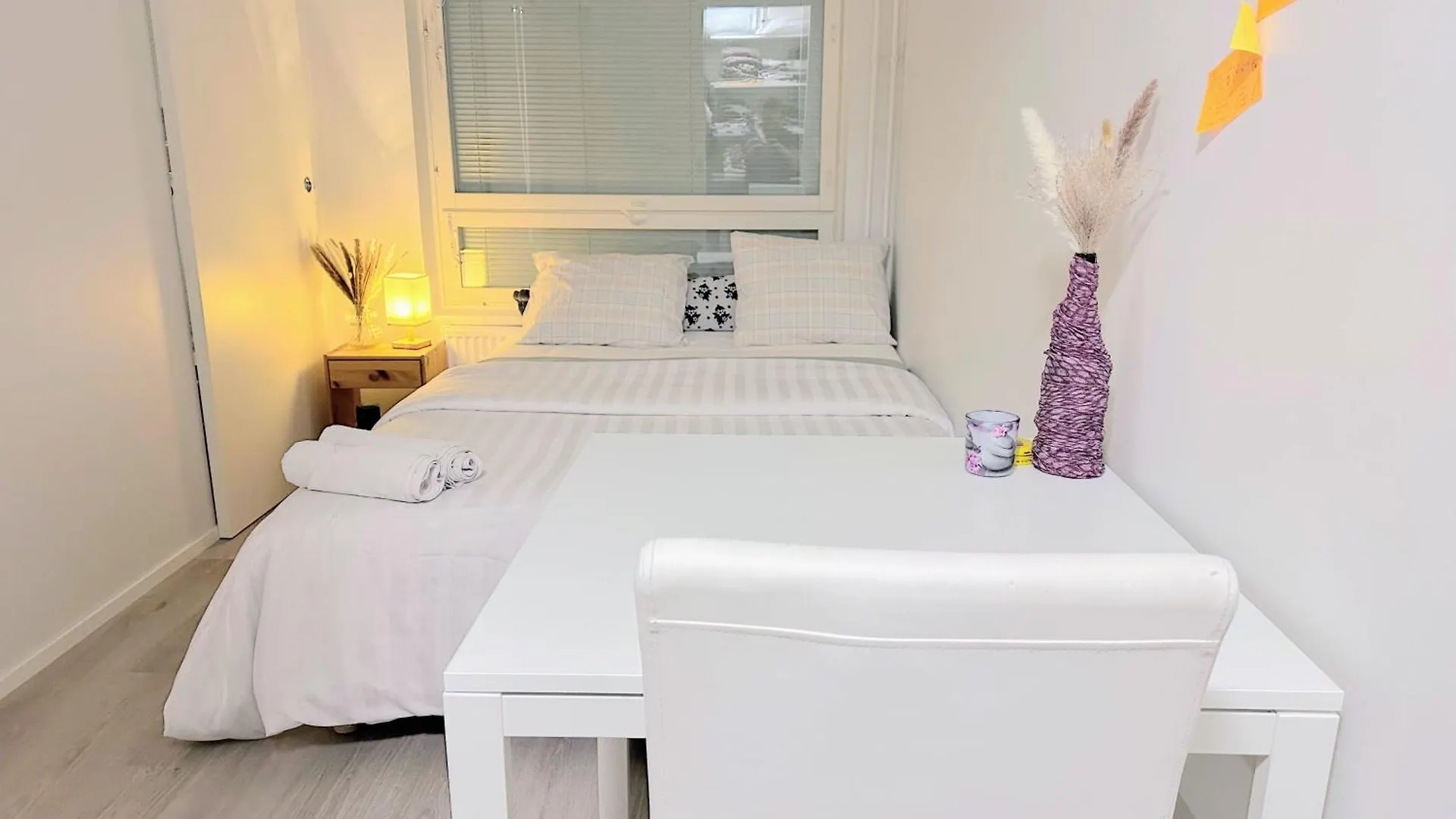 16 Mins From Airport. 4 Mins Bus Kivistoe Station Apartment Vantaa