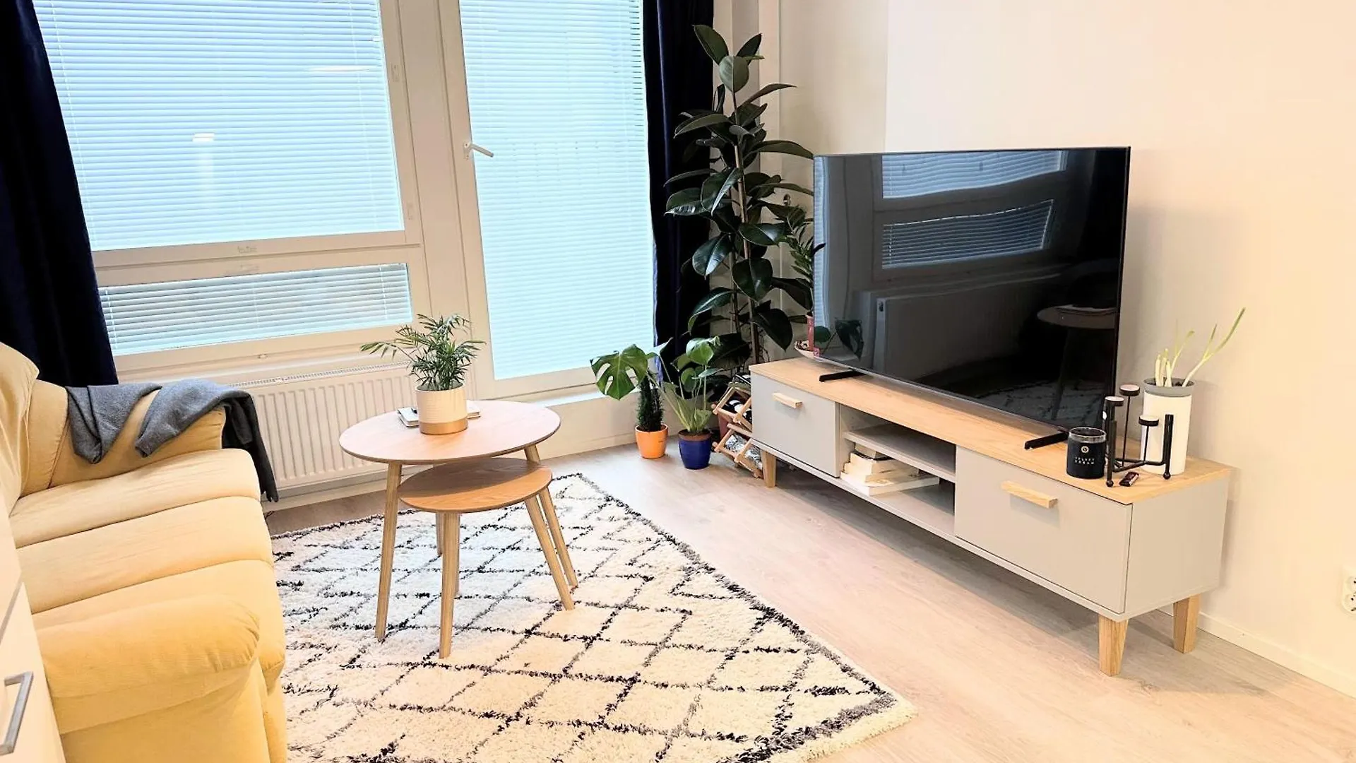 16 Mins From Airport. 4 Mins Bus Kivistoe Station Apartment Vantaa