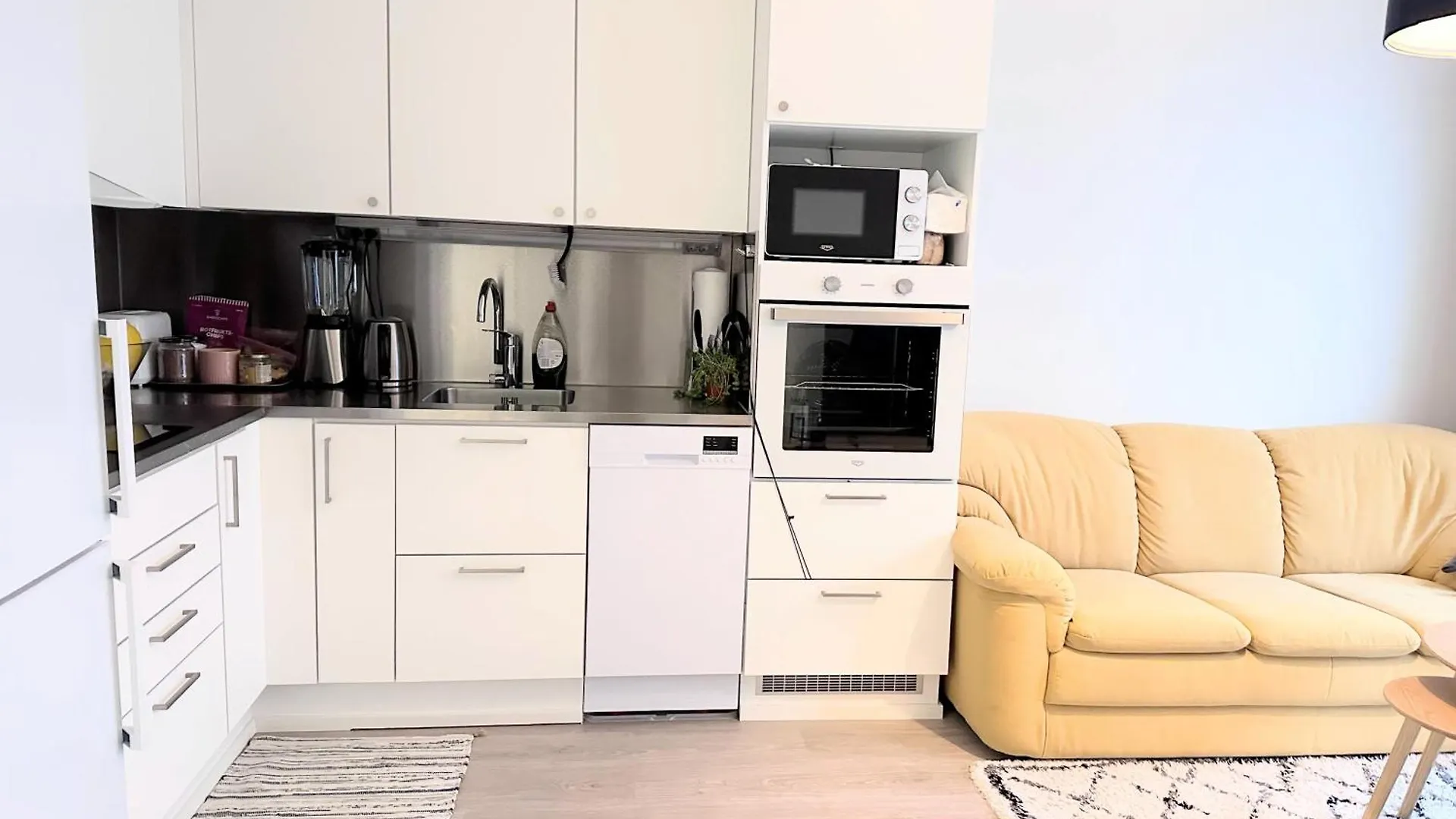 16 Mins From Airport. 4 Mins Bus Kivistoe Station Apartment Vantaa Finland