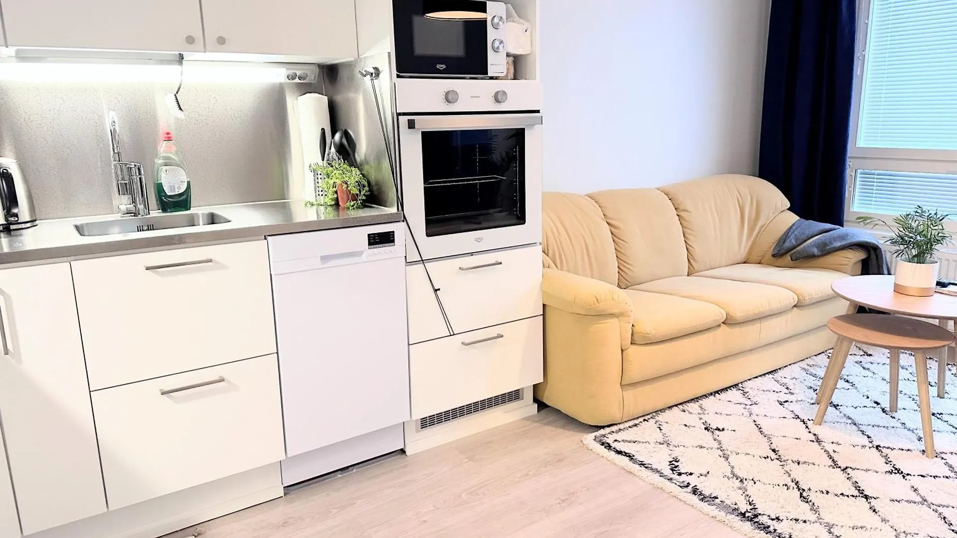 16 Mins From Airport. 4 Mins Bus Kivistoe Station Apartment Vantaa 0*,  Finland
